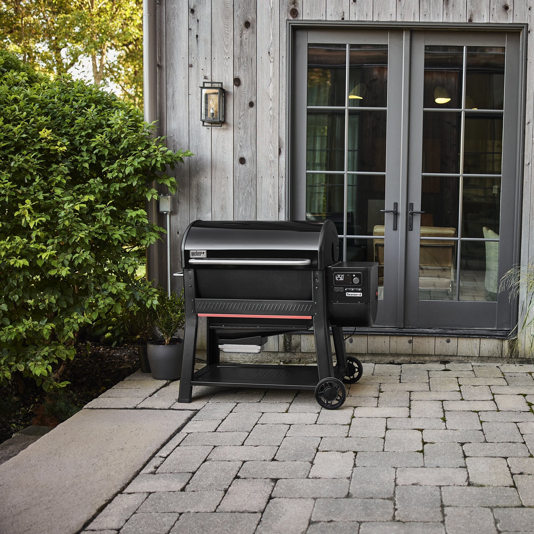 Weber® Searwood® XL 600 Pellet Barbecue