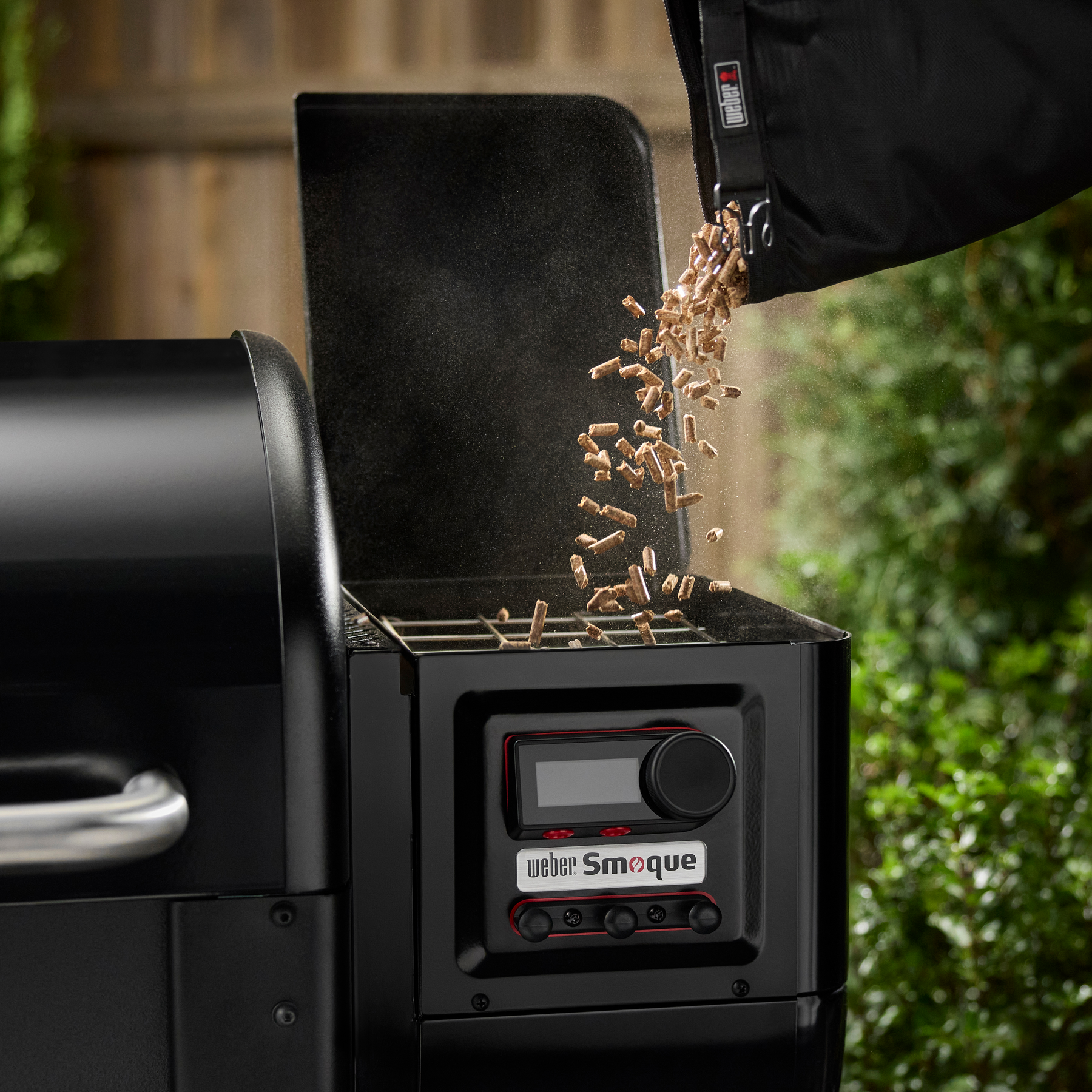 Weber Smoque™ Pellet Smoker