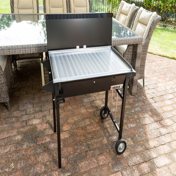 Heatlie 700 Black BBQ w M/S 5mm Plate, M/S Burners, LPG, Mobile w Lid